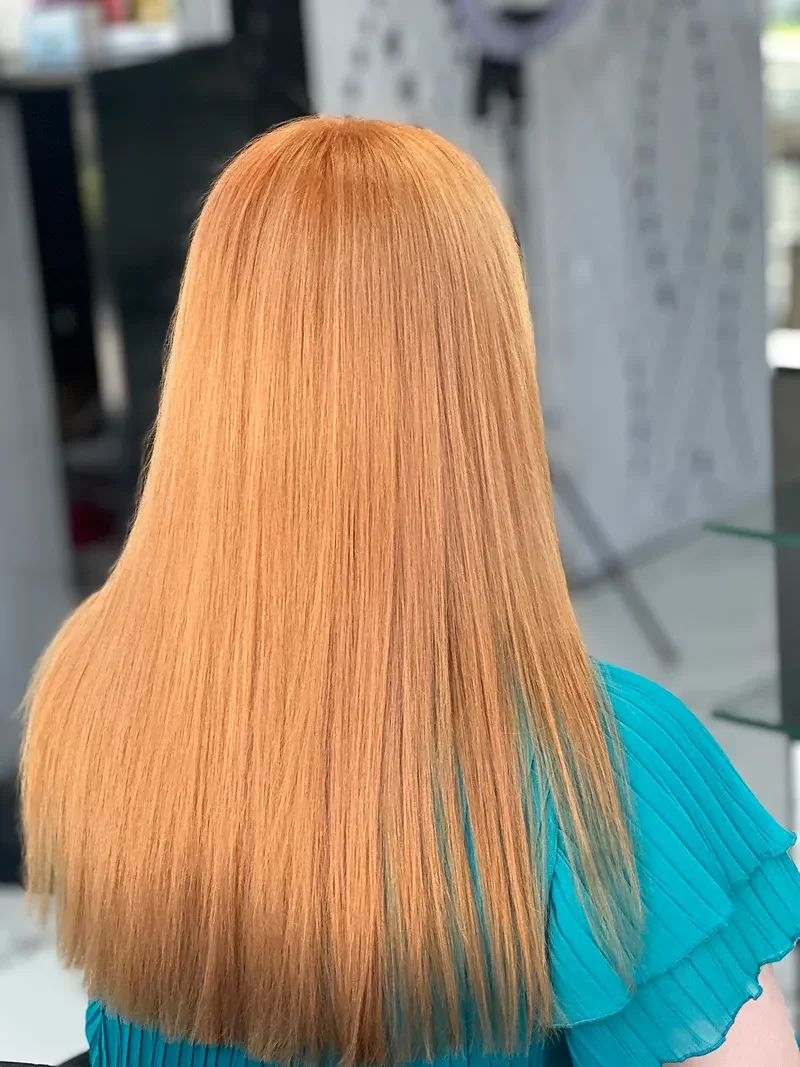 Long copper hair, straight and glossy